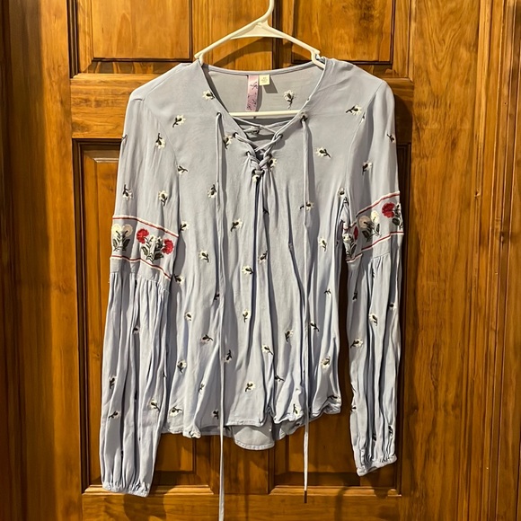 Alya Tops - 🟢$1 add-on item🟢  Embroidered blouse XA Alya